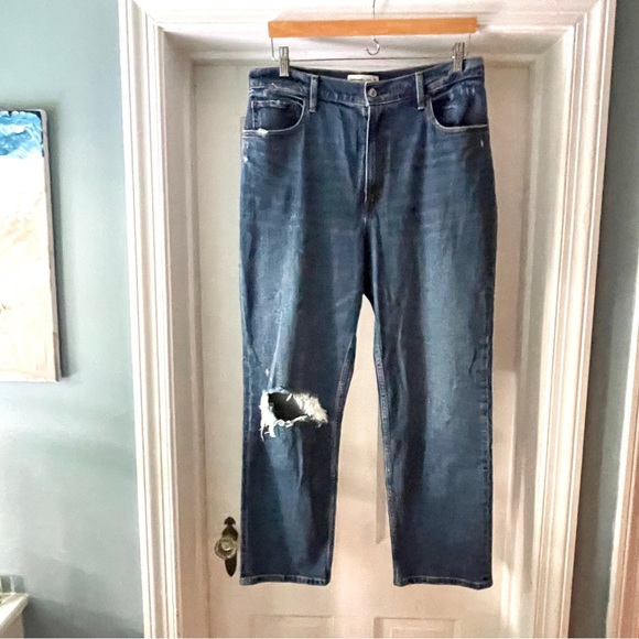 Abercrombie & Fitch Ultra High Rise Ankle Straight Jean - 32 - Picture 3 of 14